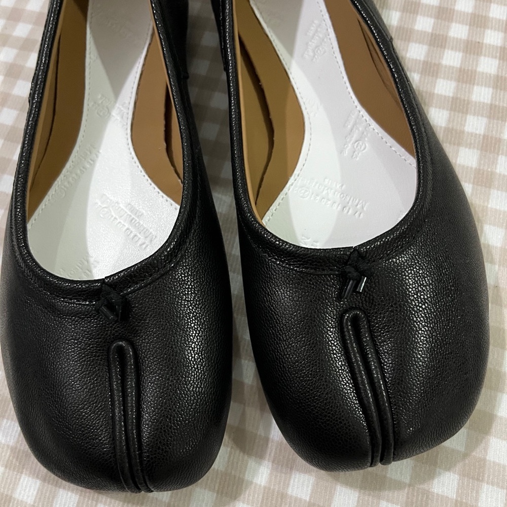 Maison Martin Margiela Black Split-Toe Leather Ballet Flats - Picture 5 of 10